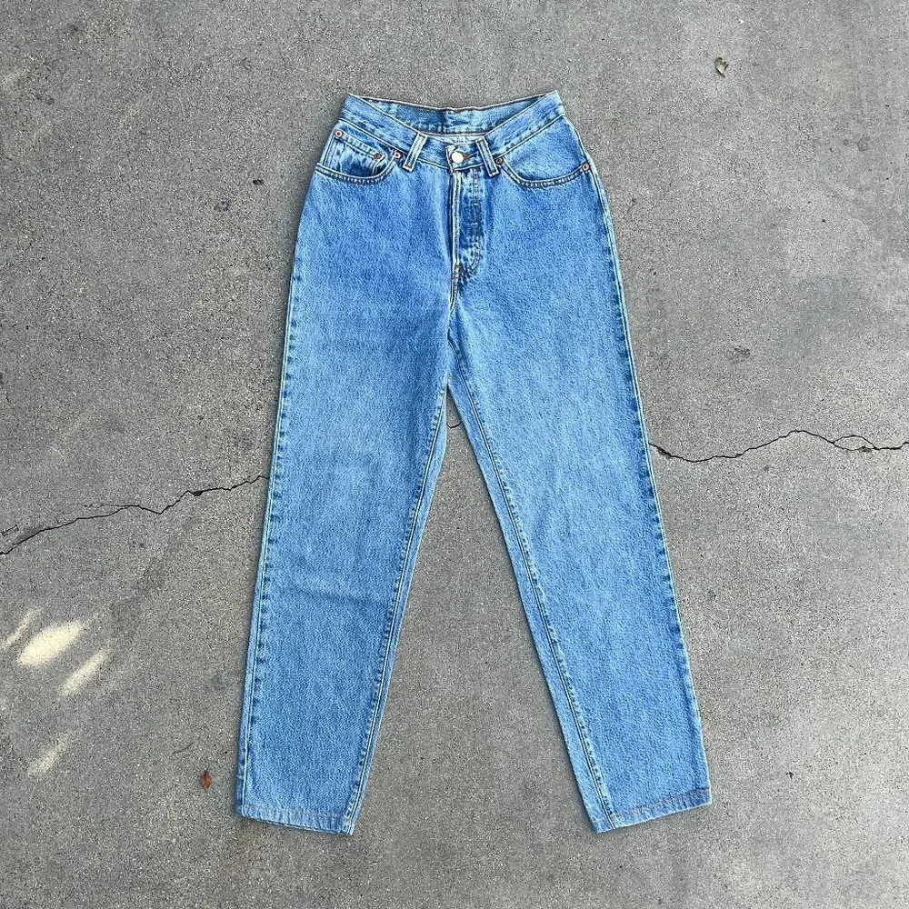 Vintage 90s Medium Wash Red Tab Levi's. Made in USA. 25"W - Picture 1 of 8